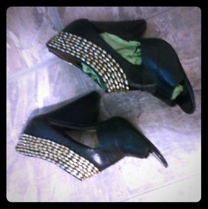 Size 10 Carlos Santana Shooties